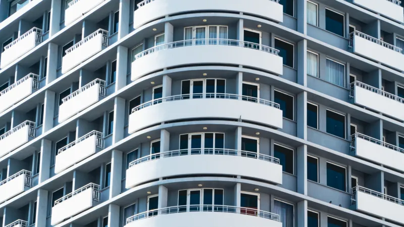 Thirty Seconds at a Time: How Elevator Infrastructure Defines the True Quality of High-Rise Urban Life